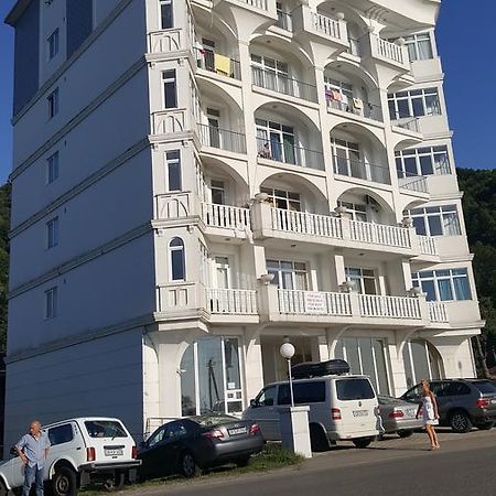 Kvariati Apartment Bagian luar foto
